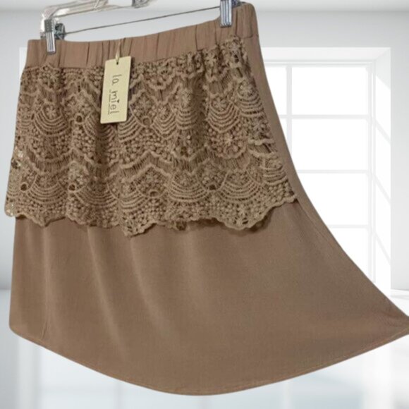 La Miel Boho Mini Skirt with Crochet Lace Overlay NWT Size Medium - Picture 4 of 11